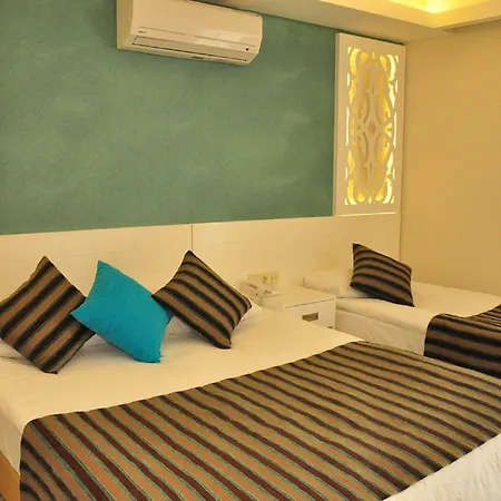 ホテル Aura Boutique 3*