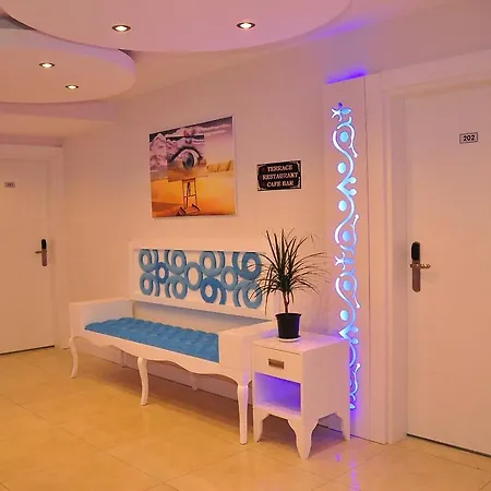 Готель Aura Boutique 3*