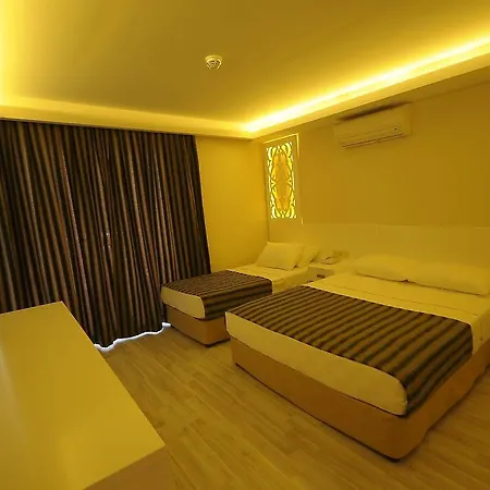 Aura Boutique 3* Side