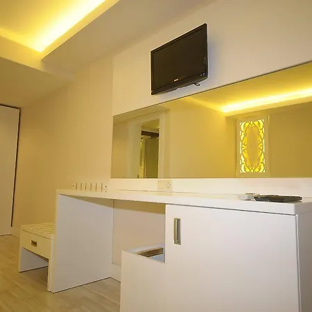 Aura Boutique Hotel 3*