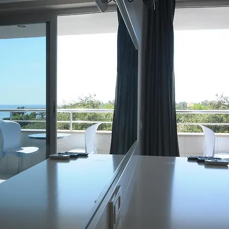 Aura Boutique 3* Side