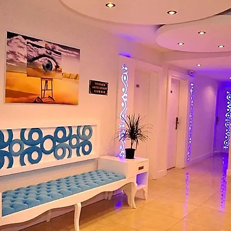Aura Boutique ホテル