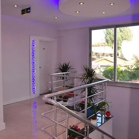 Aura Boutique Side