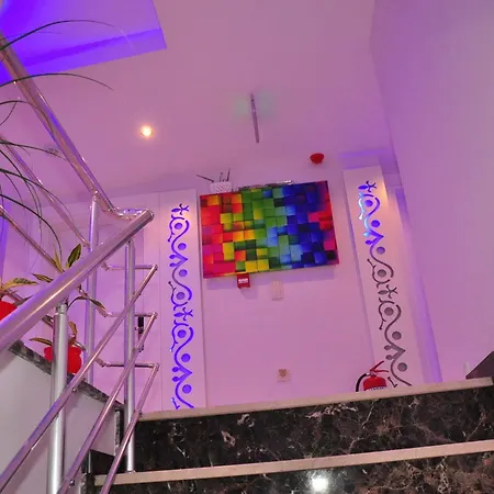Aura Boutique