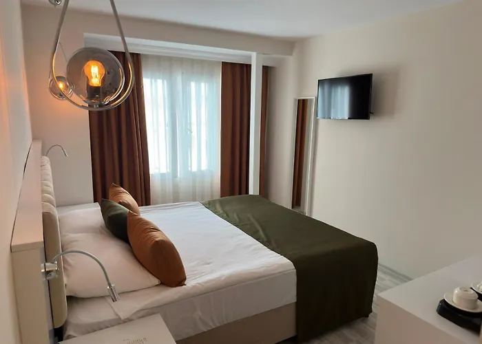 Aura Boutique Hotel 3*