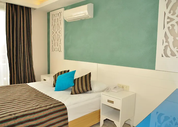 Aura Boutique Hotel 3*