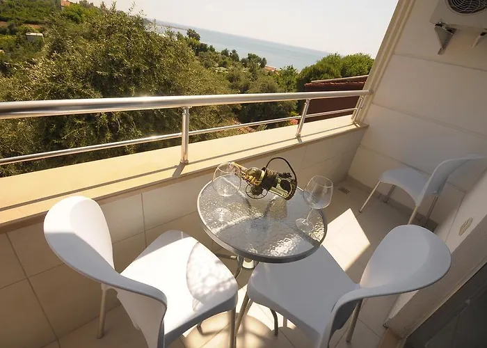 Aura Boutique Hotel 3*