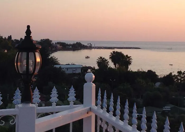 Aura Boutique 3* Side