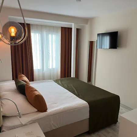 Aura Boutique Hotel 3*