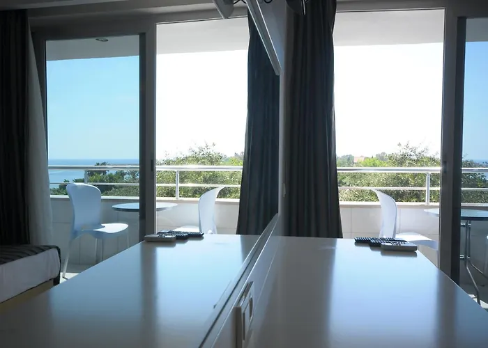 Aura Boutique 3* Sidé