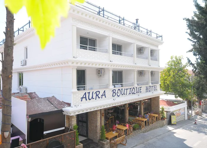 מלון Aura Boutique 3*