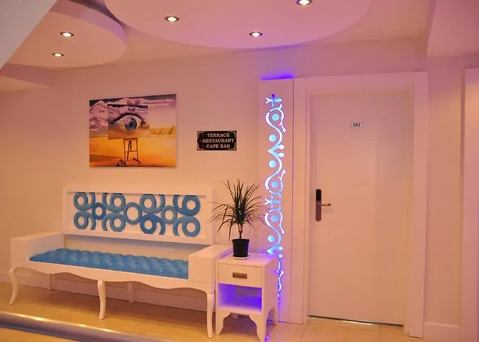 Aura Boutique סייד